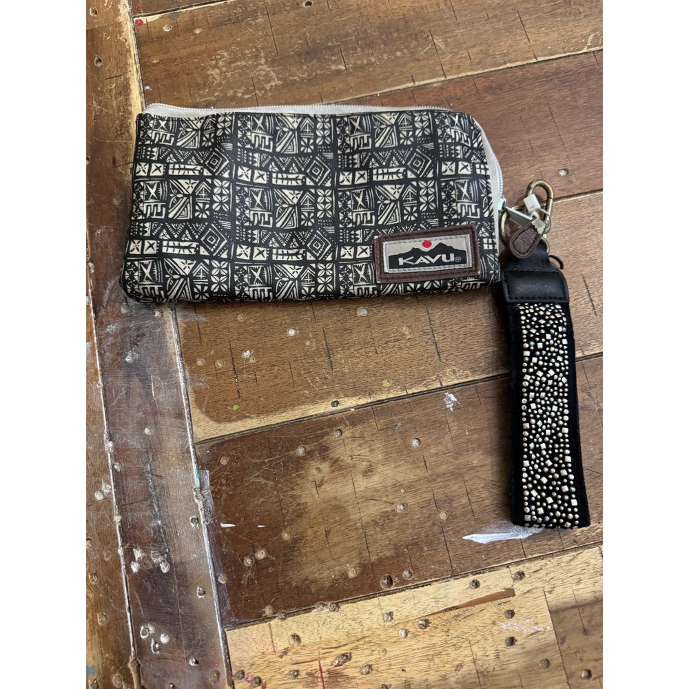 KAVU Zippy Wallet Geometric Tribal Print Black Cream Studded Wristlet Strap